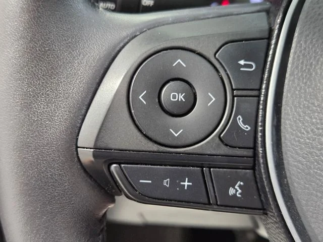 Used 2021 Silver Toyota XLE Premium image 26