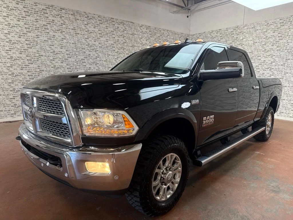 Used 2017 Brilliant Black Crystal Pearlcoat Ram Laramie image 3