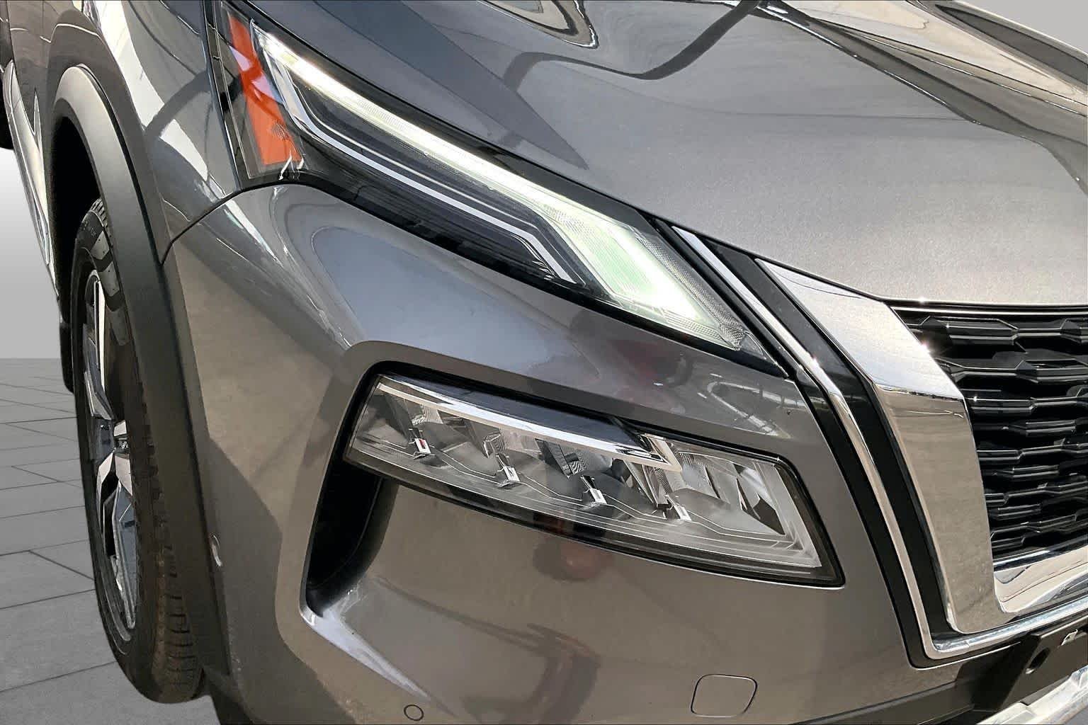 Used 2023 Gun Metallic Nissan Platinum image 28