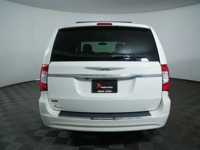 Used 2012 White Chrysler Touring image 6