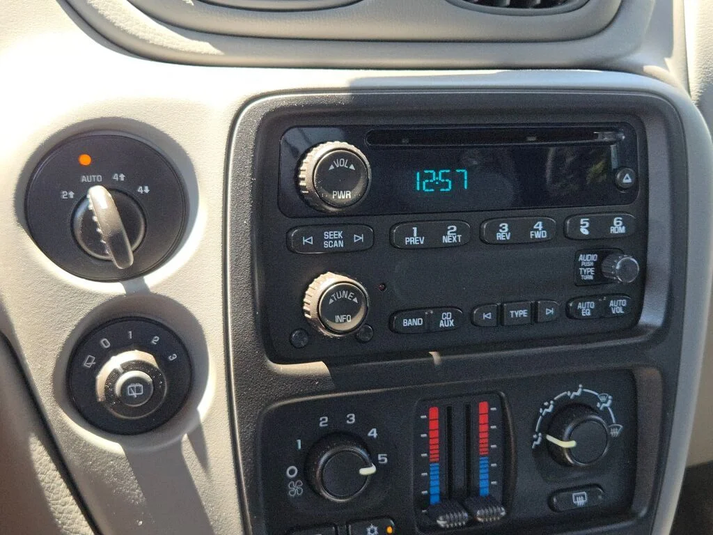 Used 2008 Red Chevrolet LS image 25