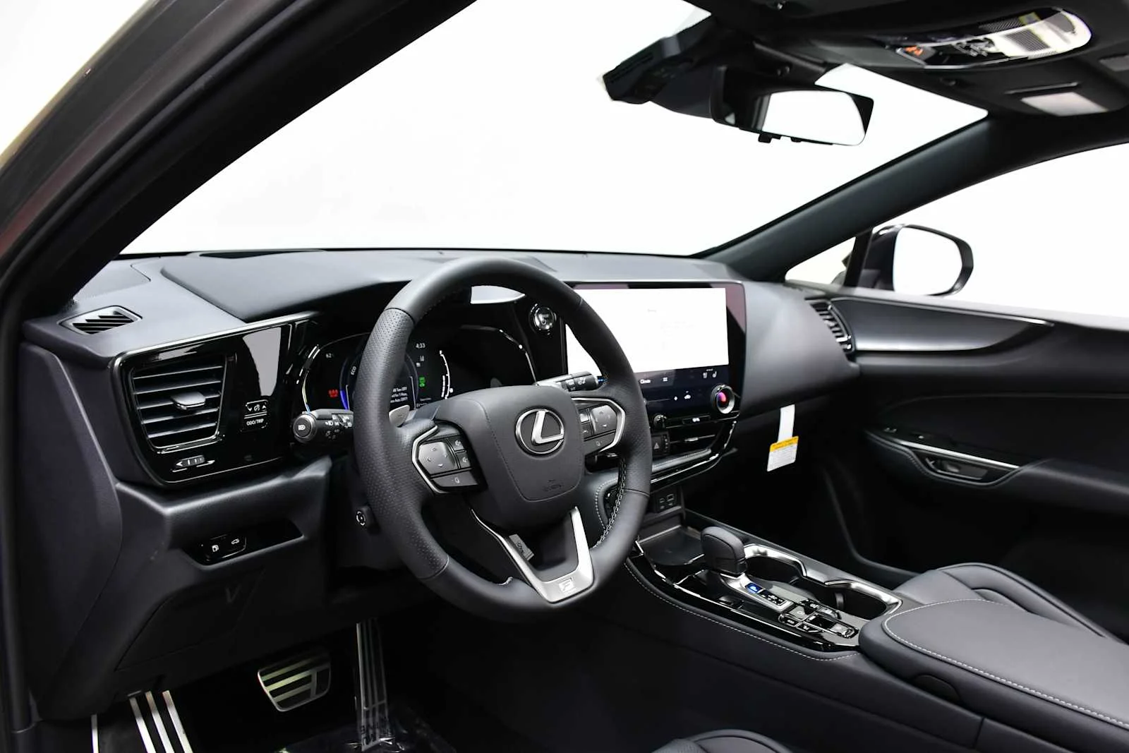 2026 Lexus NX PHEV 450h+ - Photo 16