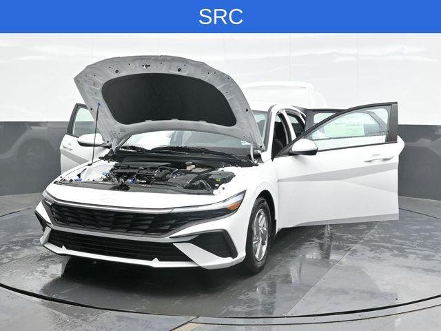 New 2026 White Hyundai SE image 30