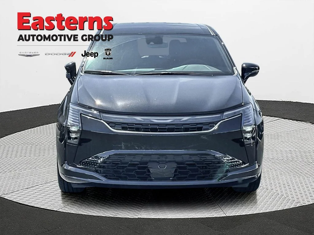 New 2027 Diamond Black Crystal Pearl-Coat Exterior Paint Chrysler Select image 2