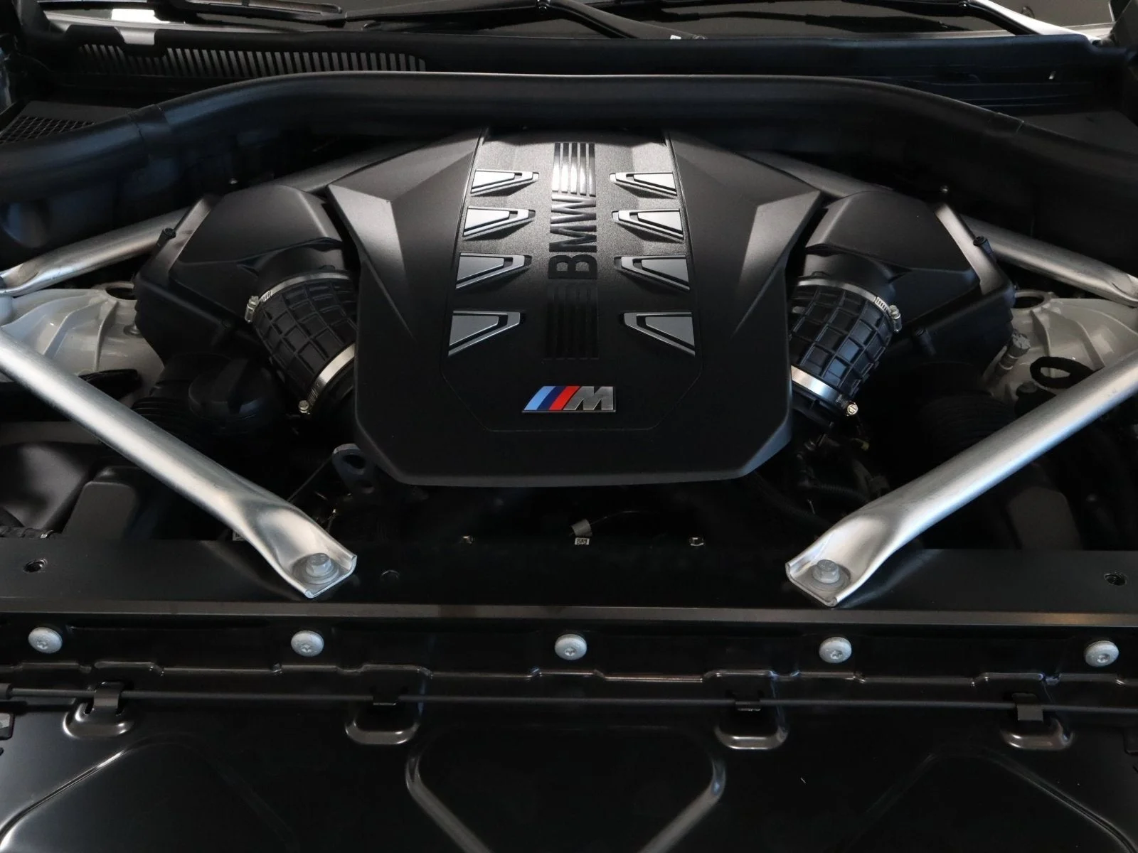 Used 2026 White BMW M60i image 10