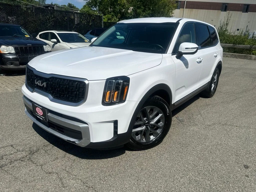 Used 2024 White Kia LX image 1