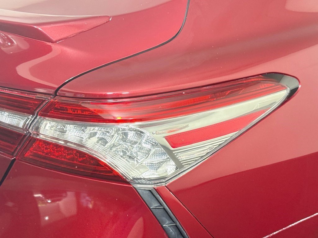 Used 2018 Wind Chill Pearl Toyota XSE V6 image 30