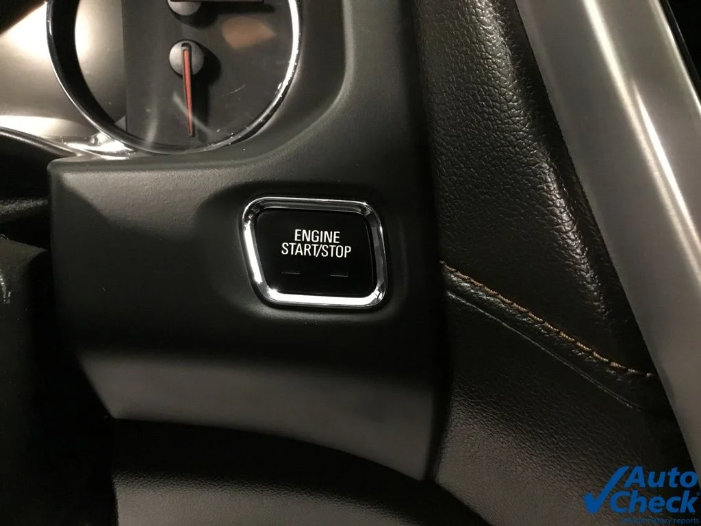 Used 2022 White GMC AT4 image 48