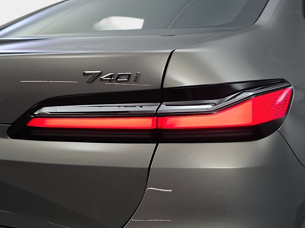 2026 BMW 7 Series 740i - Photo 32