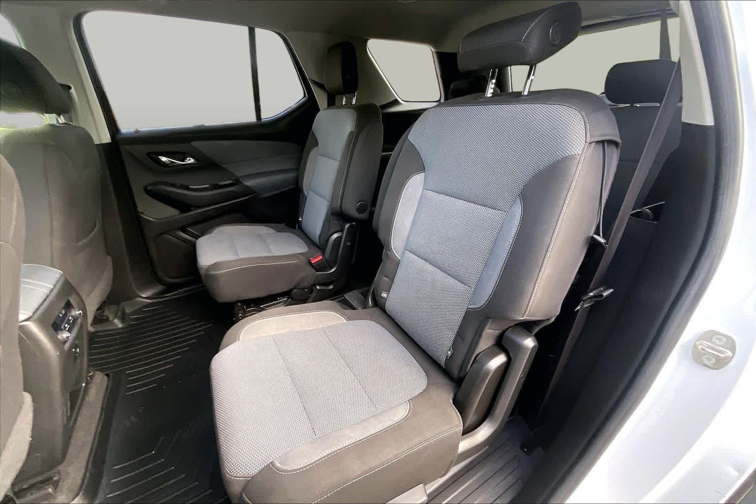 Used 2018 Summit White Chevrolet LT Cloth image 20