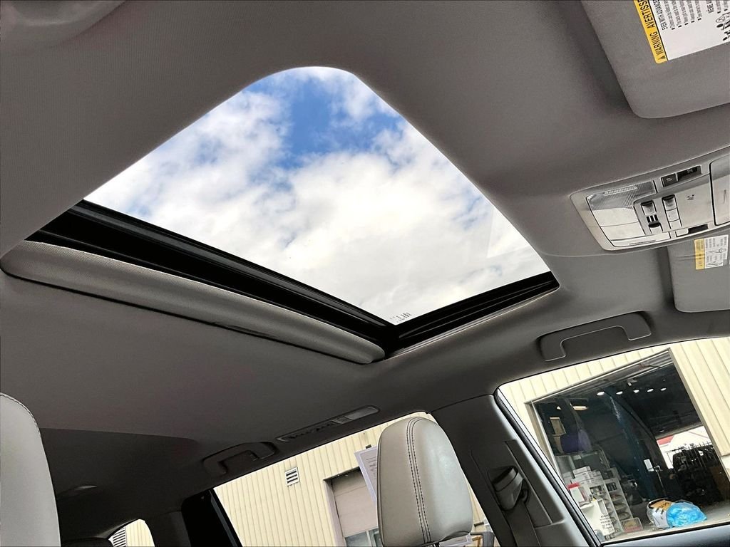 Used 2017 Shoreline Blue Pearl Toyota XLE image 23