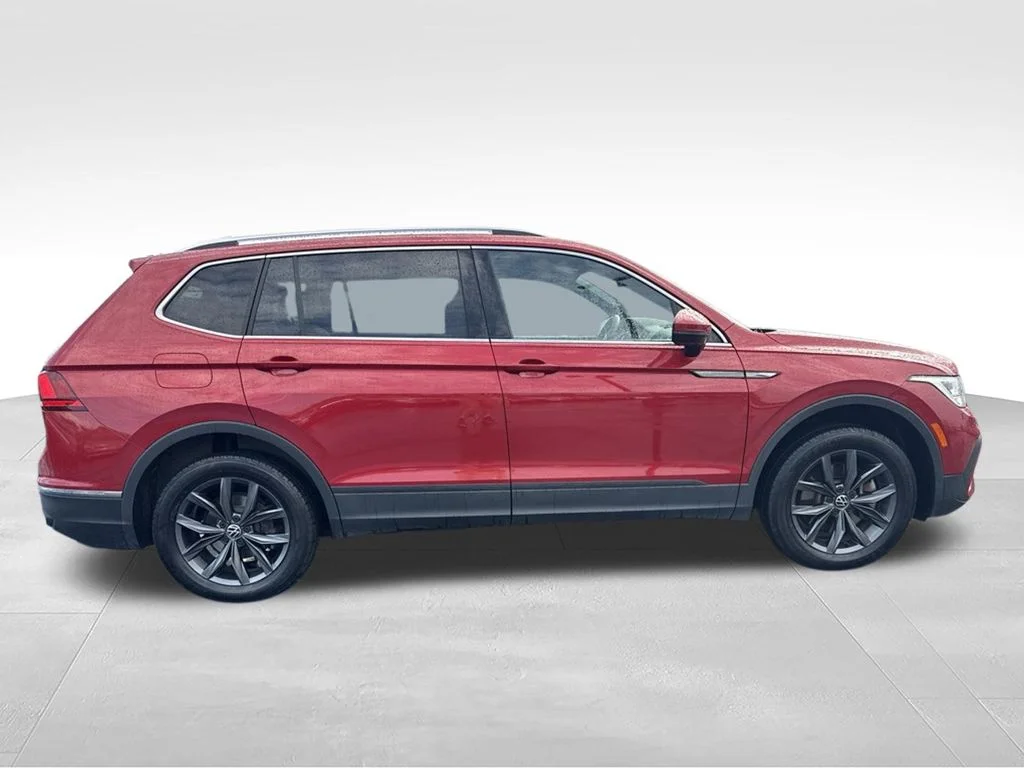 Used 2022 Red Volkswagen 2.0T SE image 2