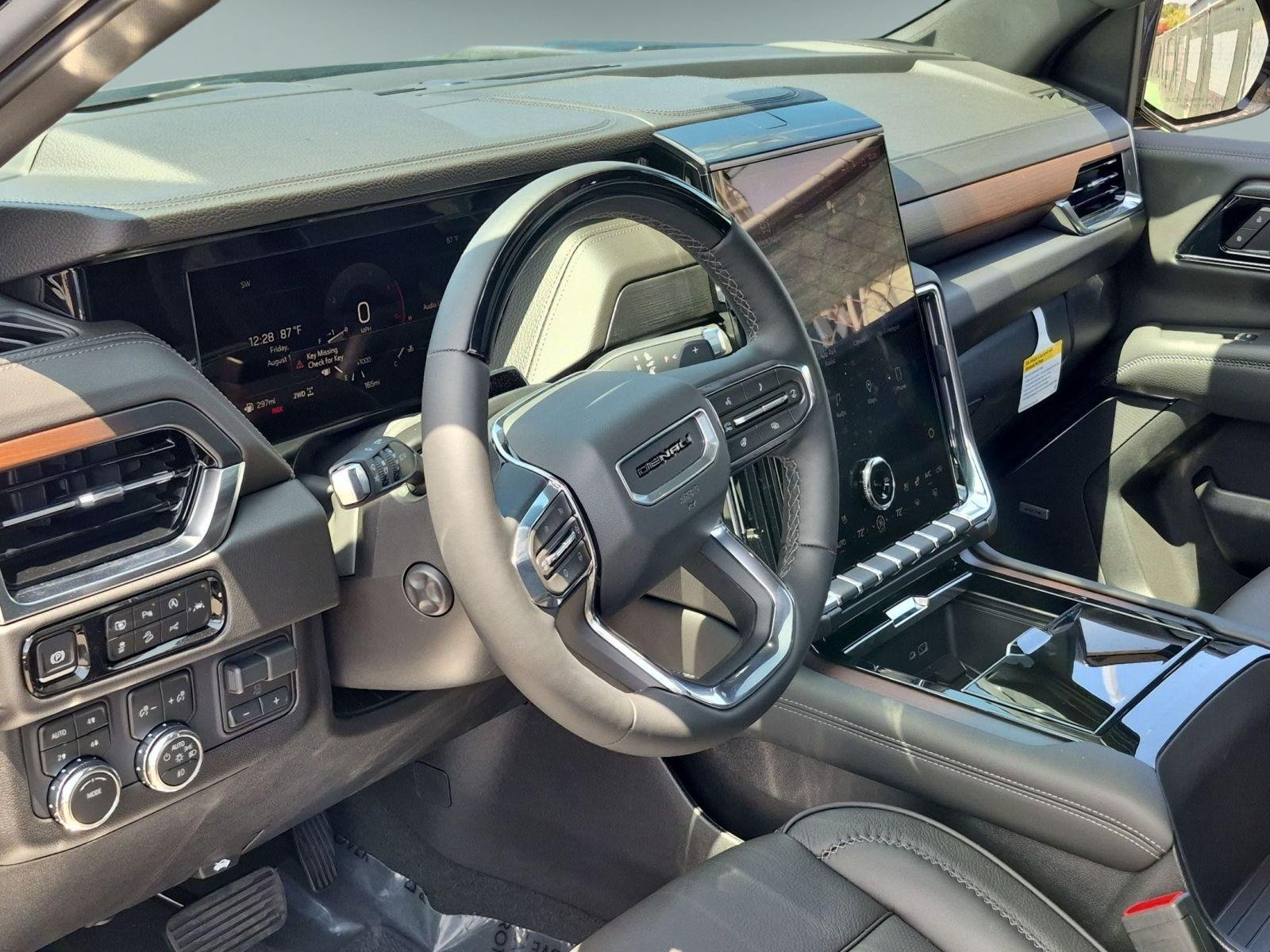 2026 GMC Yukon Denali - Photo 7