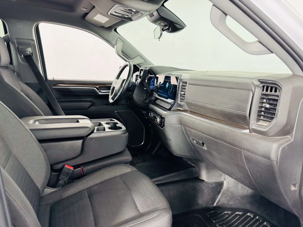 Used 2023 White Chevrolet LT image 26
