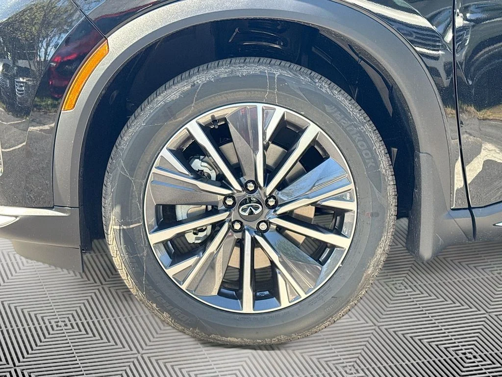 Used 2026 Black INFINITI LUXE image 35