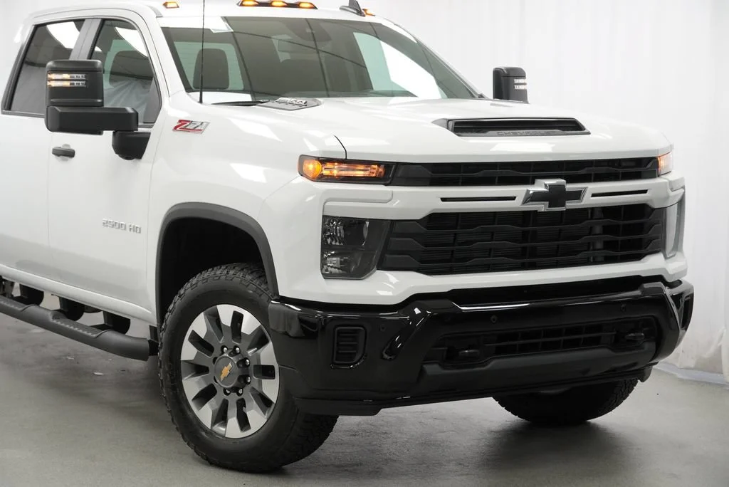 New 2026 Summit White Chevrolet Custom image 9