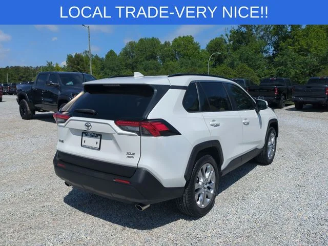 Used 2019 White Toyota XLE Premium image 5