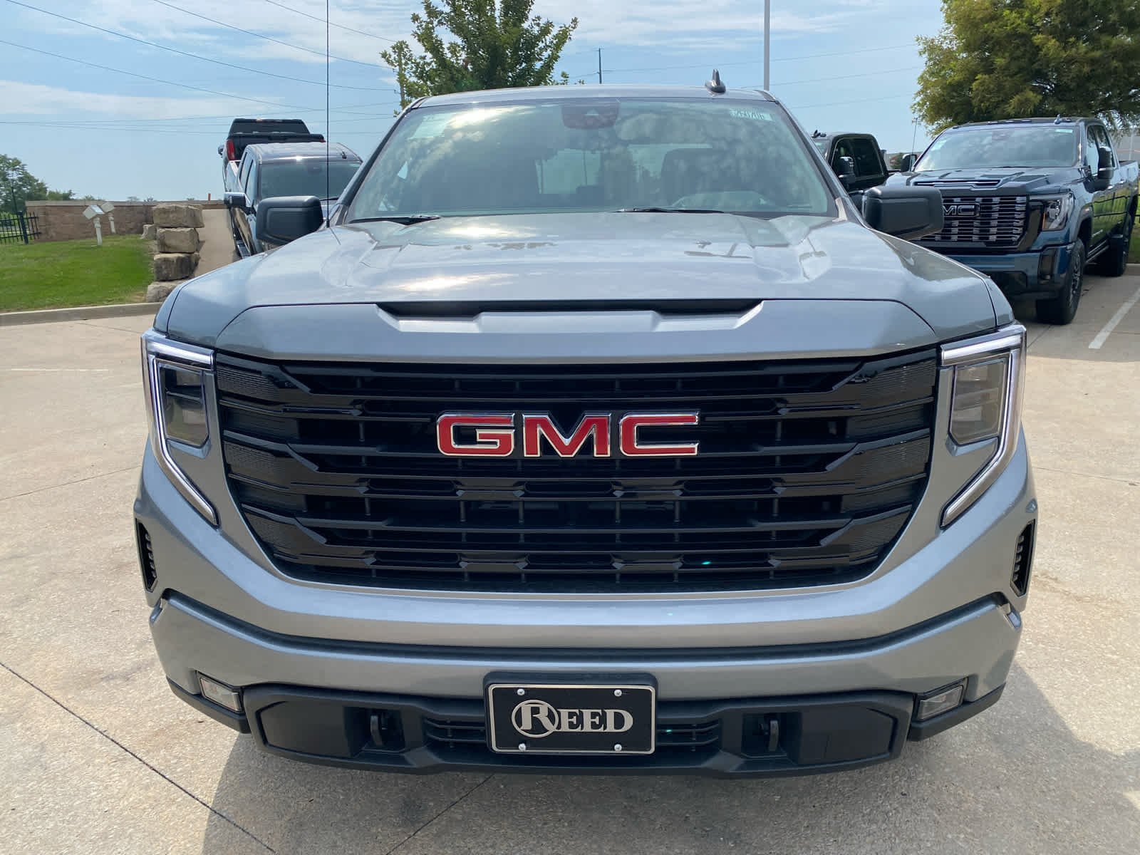 2026 GMC Sierra 1500 Elevation - Photo 2
