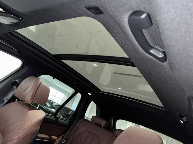 New 2026 Mineral White Metallic BMW xDrive40i image 23