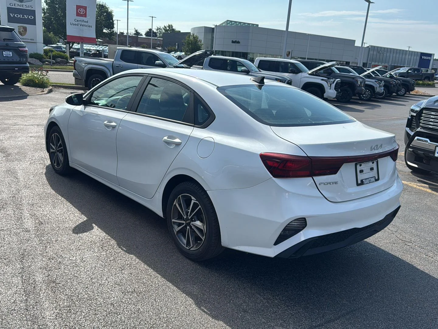 Used 2023 Snow White Pearl Kia LXS image 4