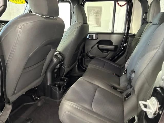 Used 2022 Black Jeep Altitude image 24