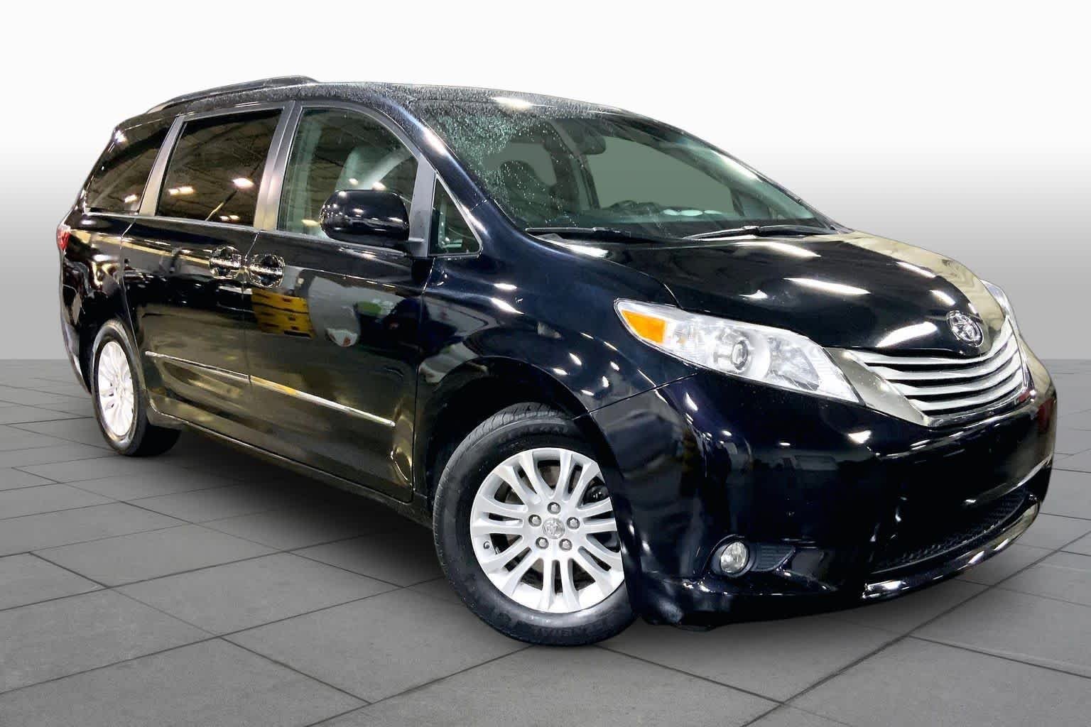 Used 2017 Midnight Black Metallic Toyota XLE Premium image 3