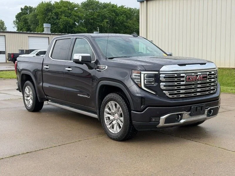 2022 GMC Sierra 4WD Crew Cab Short Box Denali's photo