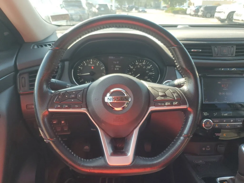 Used 2020 White Nissan SV image 21