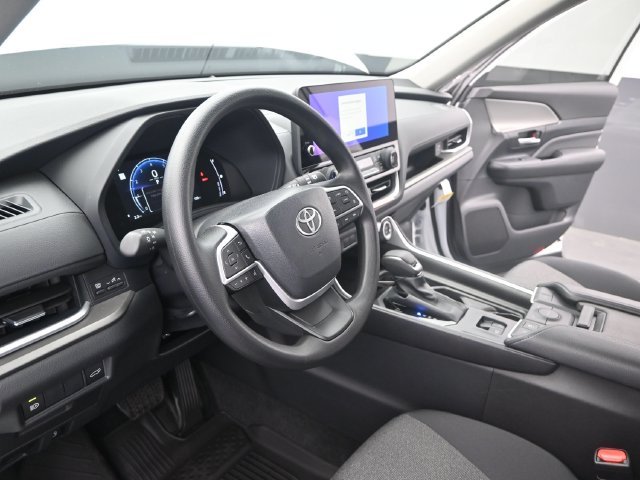 Used 2025 Wind Chill Pearl Toyota LE image 4