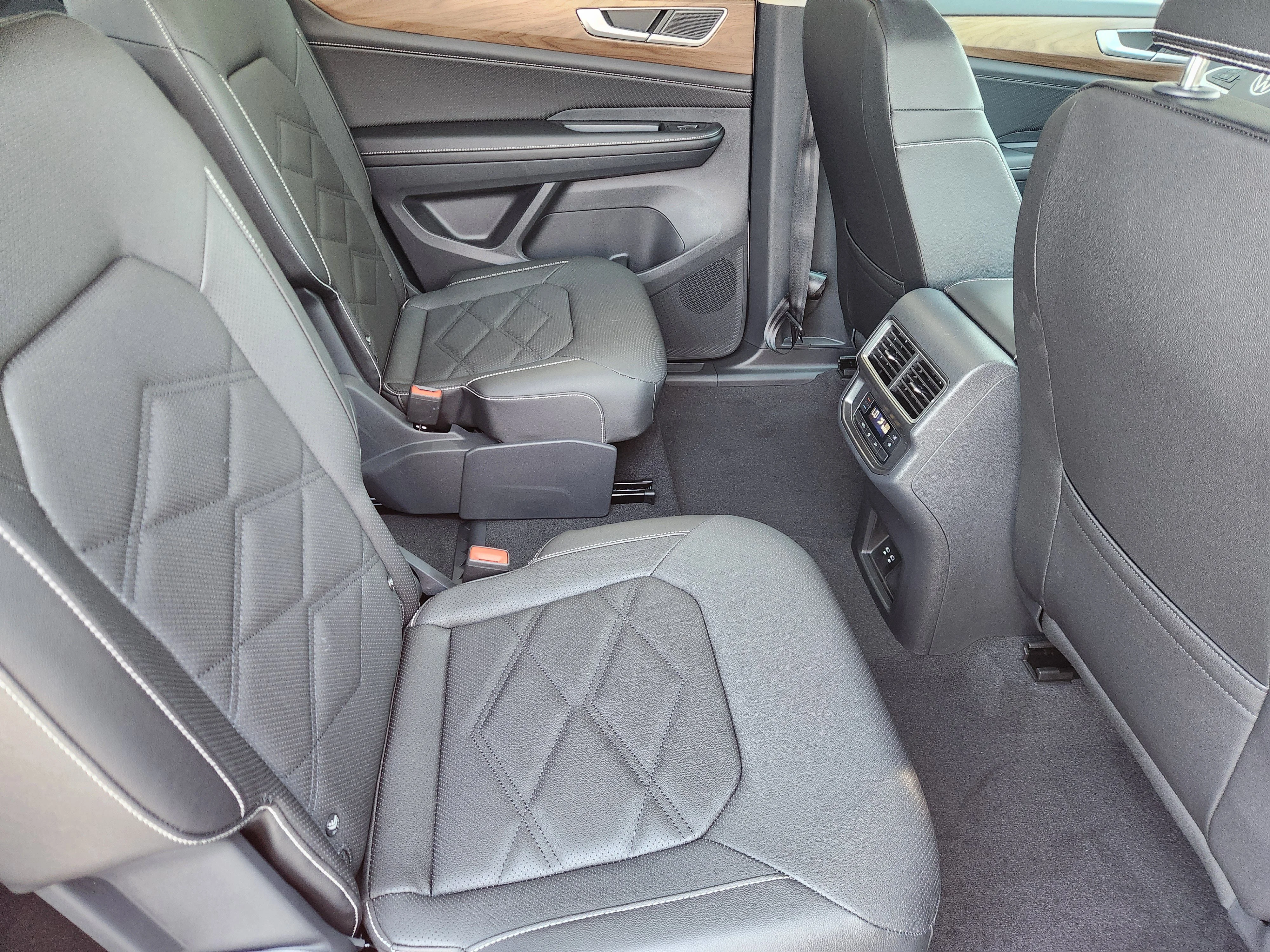 2026 Volkswagen Atlas SE w/Tech - Photo 21