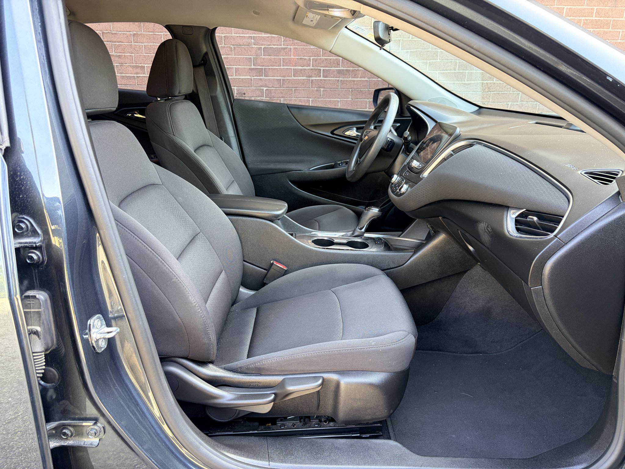 Used 2020 Shadow Gray Metallic Chevrolet LT image 17