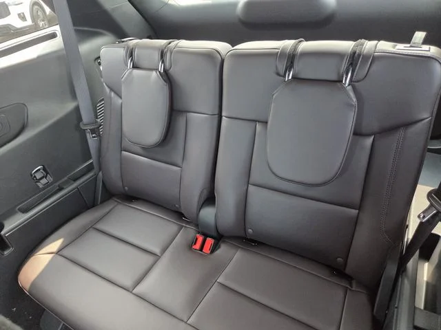 New 2026 Star White Metallic Tri-Coat Ford Platinum™ image 16