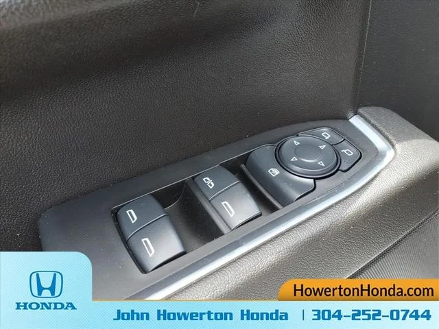 Used 2024 White GMC Elevation image 17