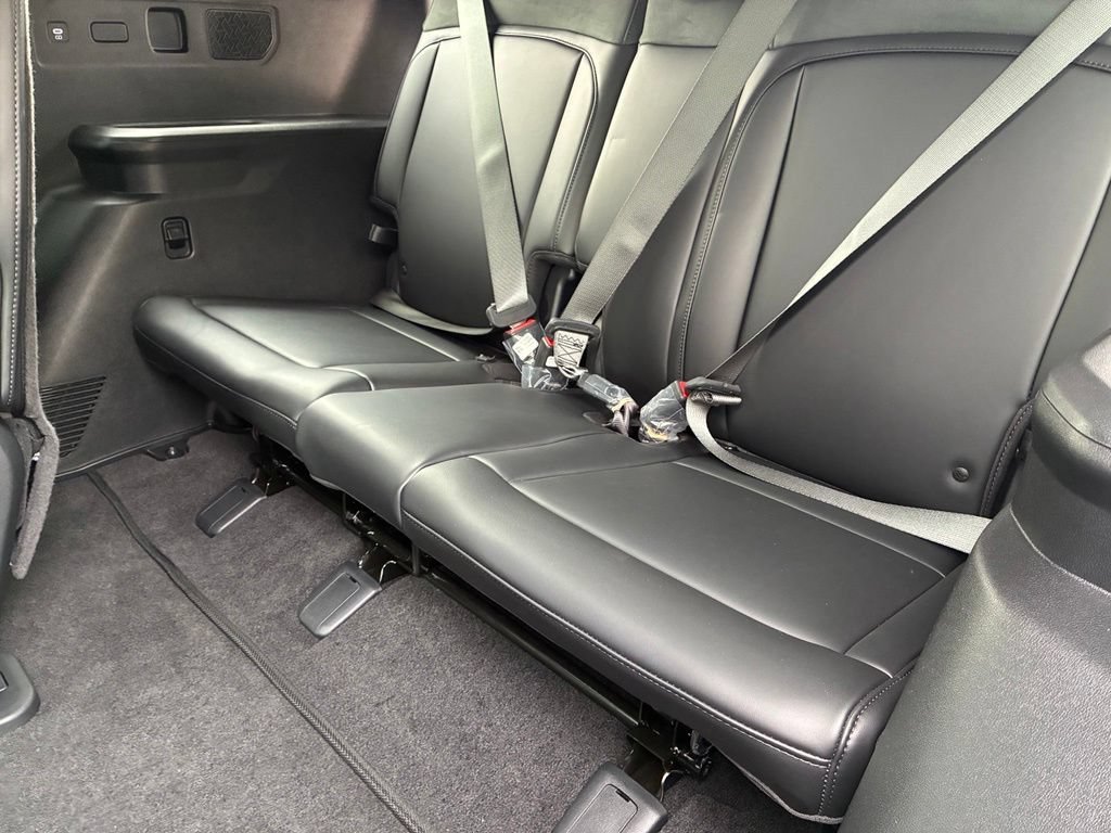 Used 2027 White Kia X-Line SX Prestige image 33