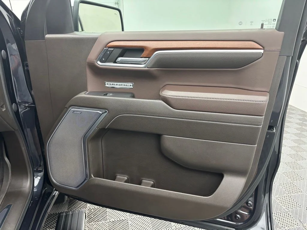 Used 2023 Silver GMC Denali image 31