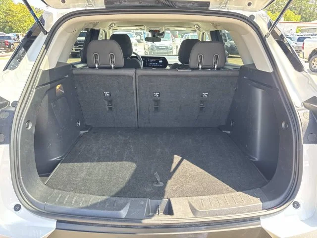 Used 2025 White Chevrolet LT image 24