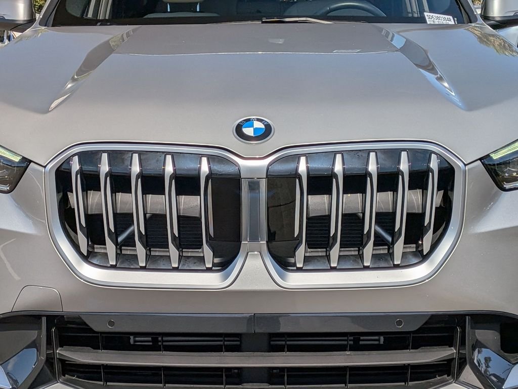 Used 2025 Silver BMW xDrive28i image 36