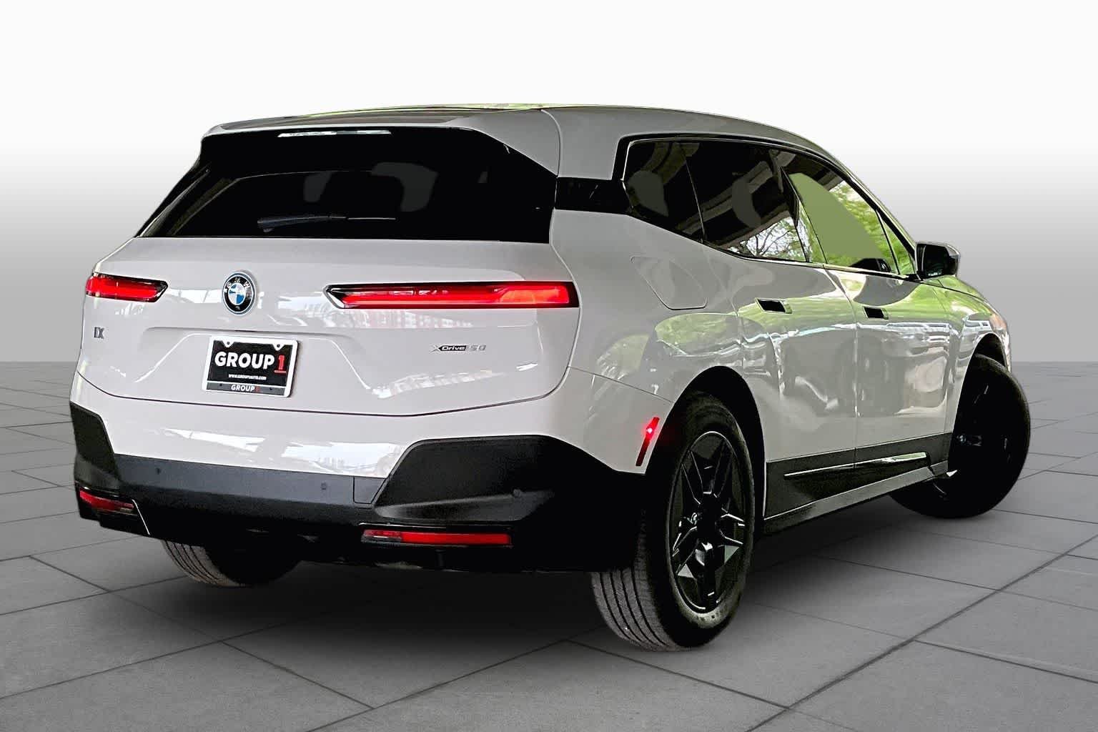 Used 2024 Alpine White BMW xDrive50 image 12