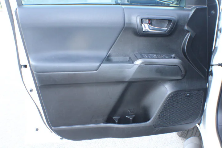 Used 2022  Toyota  image 6