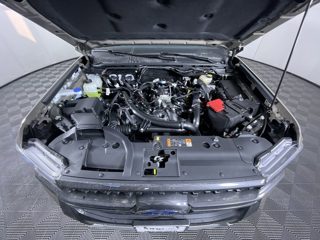 New 2025 Marsh Gray Ford Lariat image 30