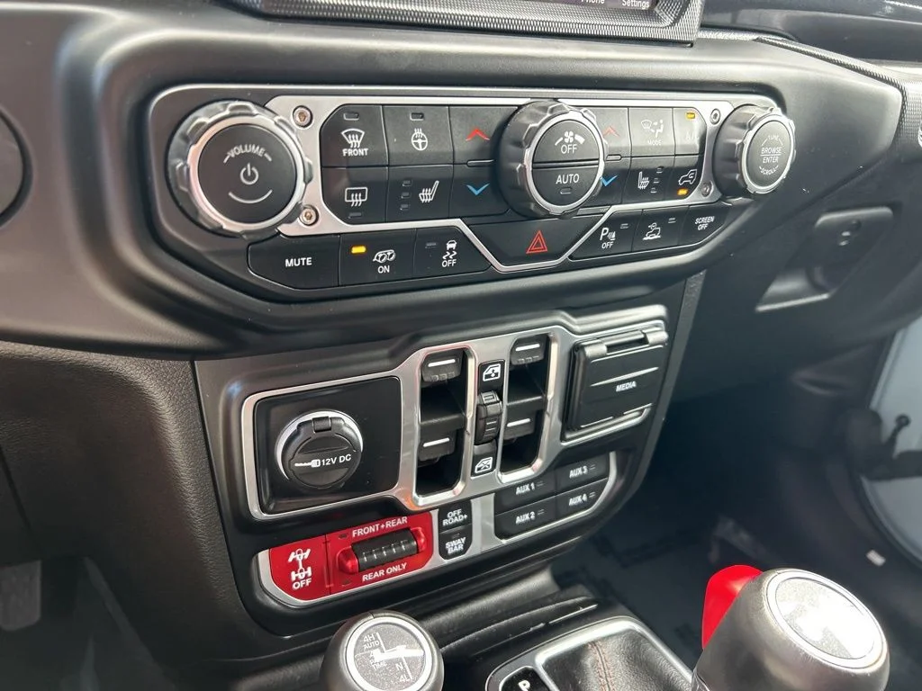 Certified Used 2023 Earl Clearcoat Jeep Rubicon 392 image 32