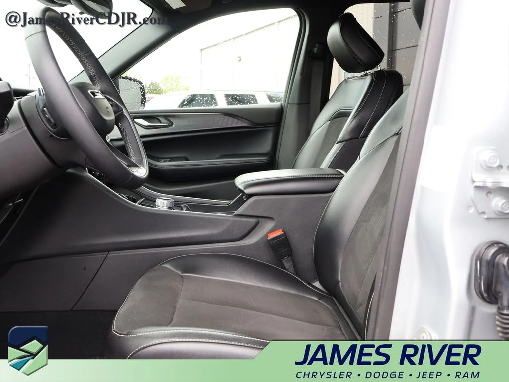 Used 2024 Silver Jeep Altitude image 24