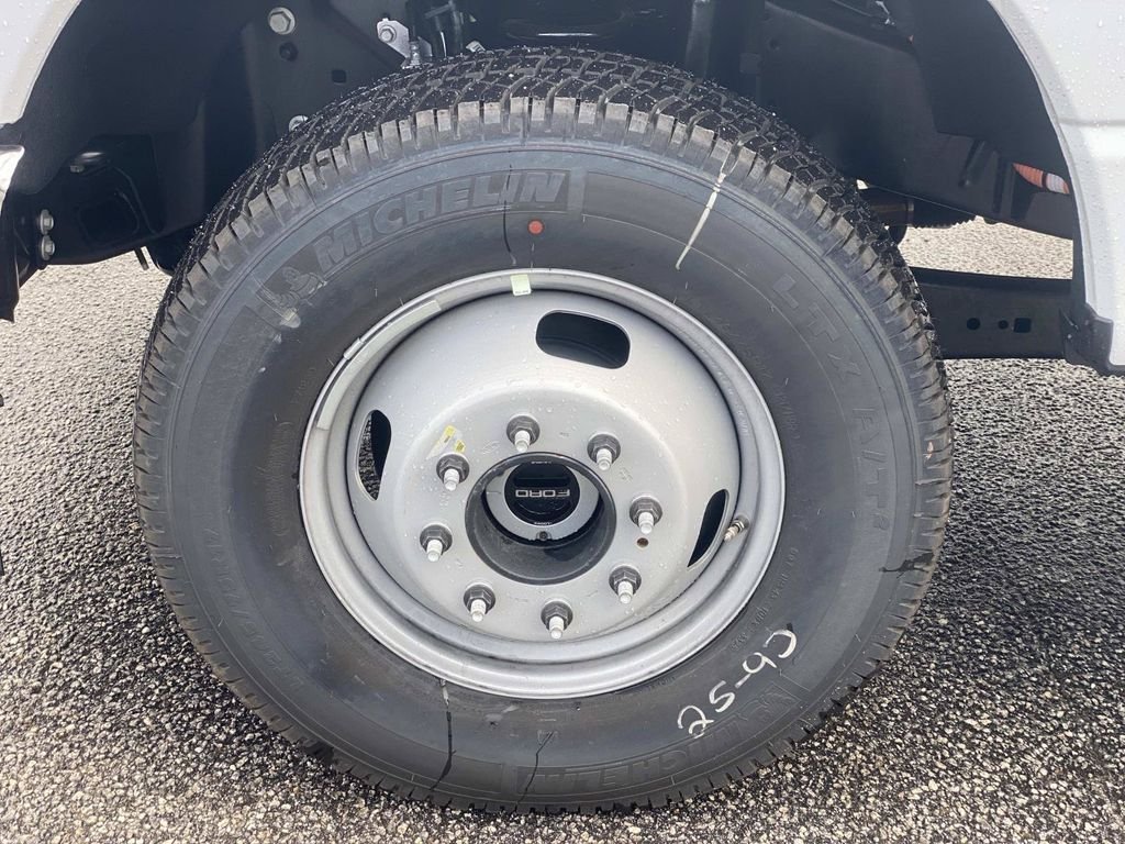 New 2026 Oxford White Ford F-350® XL image 8