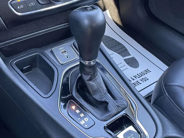 Certified Used 2019 Diamond Black Jeep Latitude Plus image 28