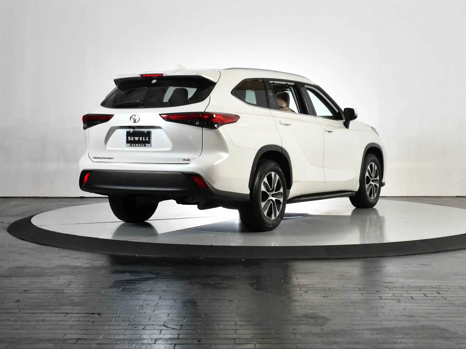 Used 2021 Blizzard Pearl Toyota XLE image 6