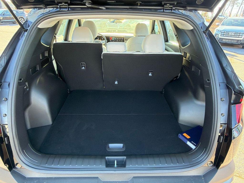 New 2026 Black Hyundai SE FWD image 18