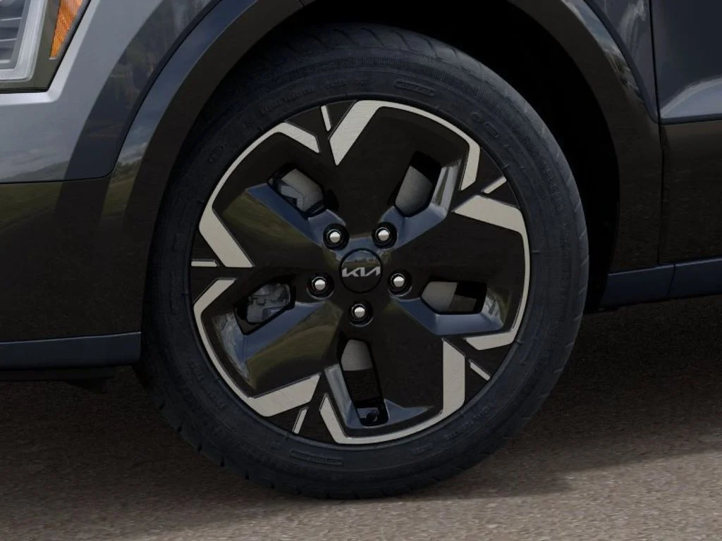 New 2024 Gray Kia Wind image 9