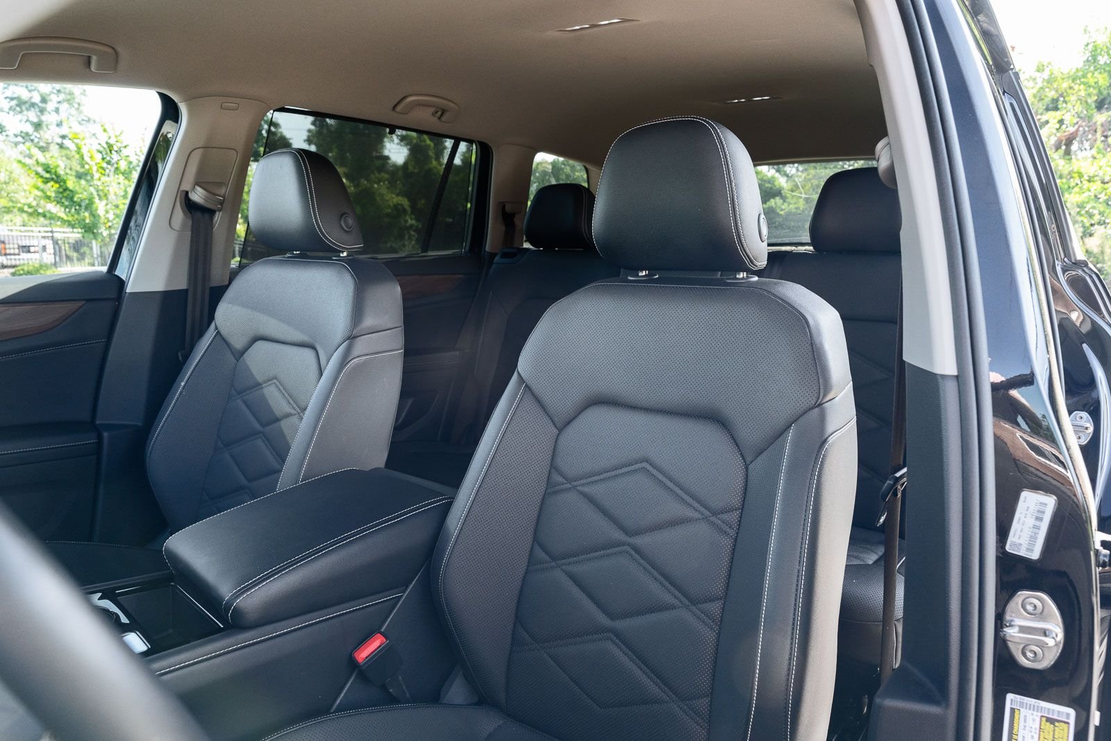 Used 2026  Volkswagen SE w/Technology image 21