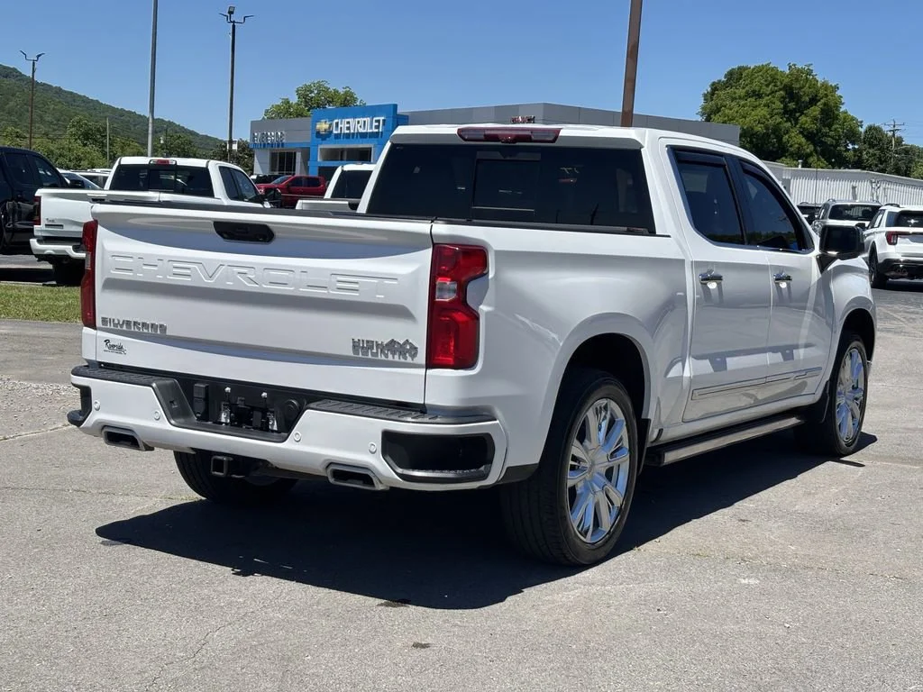 Used 2023 Iridescent Pearl Tricoat Chevrolet High Country image 7