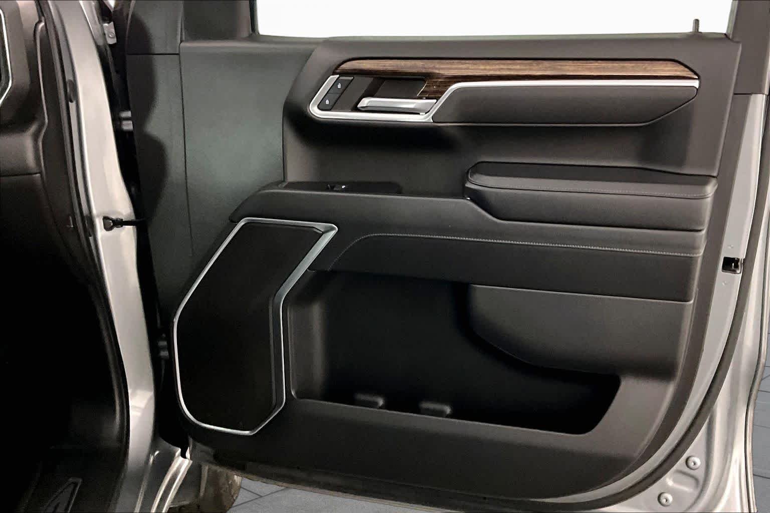 Used 2024 Sterling Metallic GMC Elevation image 21